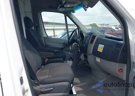 2015 Mercedes-Benz Sprinter 2500 High Roof z USA, uszkodzony, nr VIN WD3PE8DC8FP118570